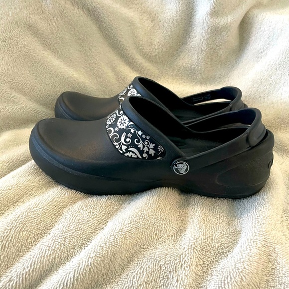 CROCS Shoes - CROCS Women’s work mercy size 7 slip on clogs